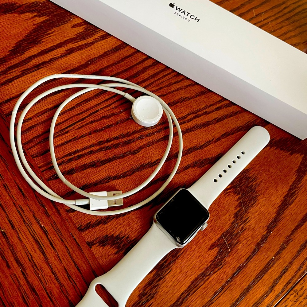 Apple Watch Series 3. Works great-ready to be paired!